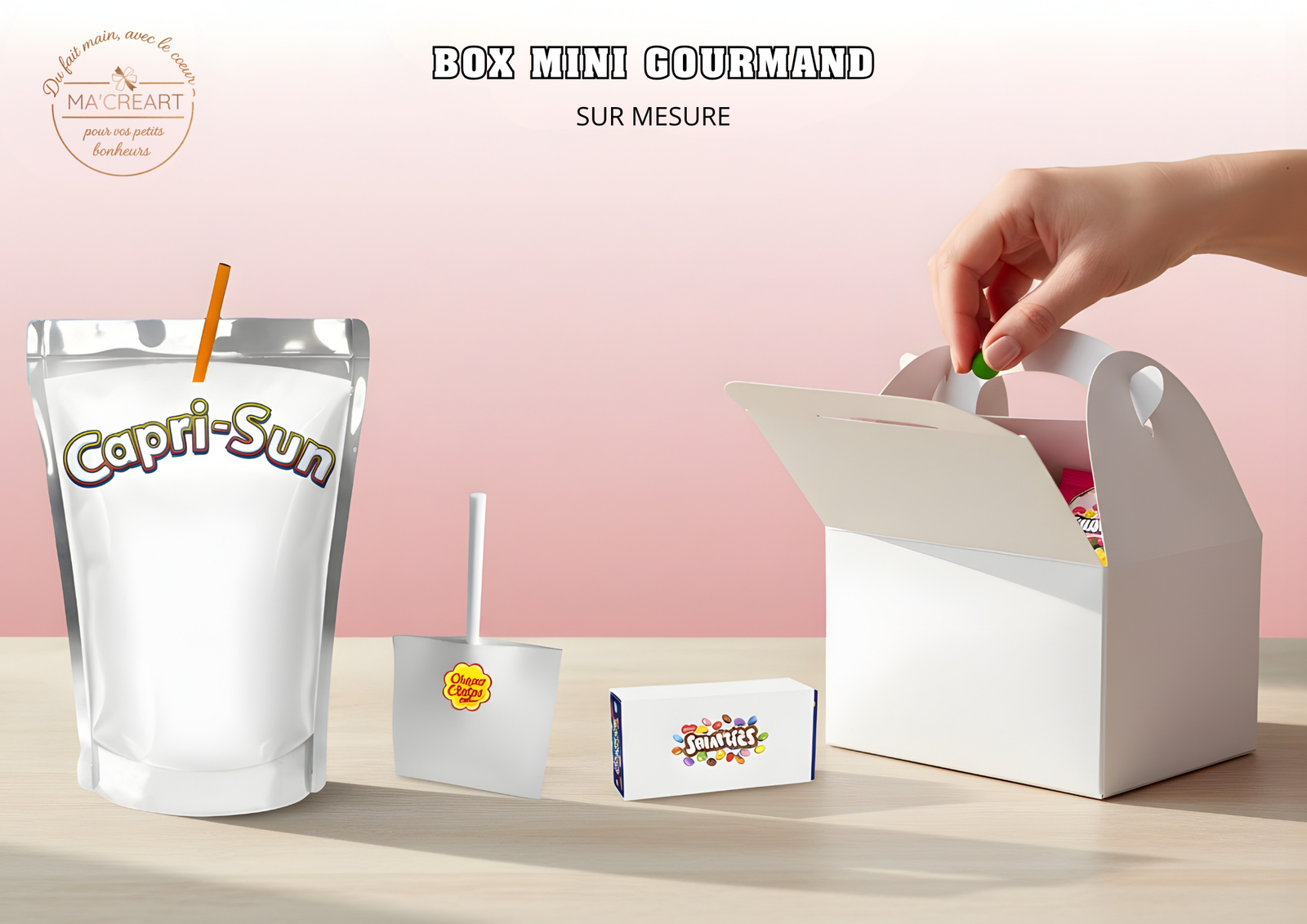 Box mini gourmand personnalisable sur mesure avec Capri-Sun, sucette et boîte de bonbons, présentée dans une boîte type lunch box prête à accueillir un design personnalisé.
